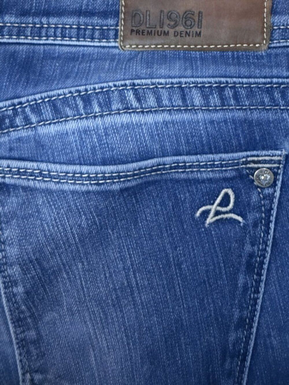 DL1961 Premium Denim Jeans – Size 28 – High Rise Skinny / Mom Fit - Picture 9 of 9